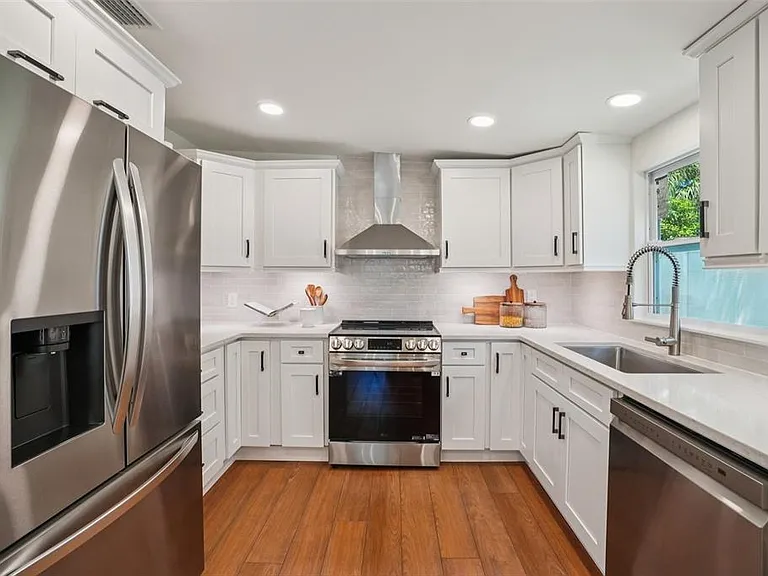 3123 W La Salle St — Photo 4