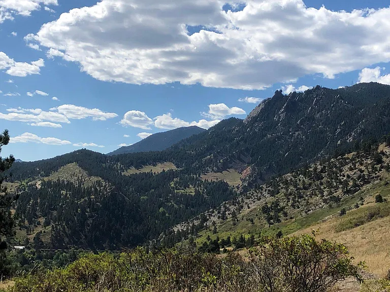 Boulder flatirons are just 20 min away and Rocky Mountain National Park is just an hour's drive away