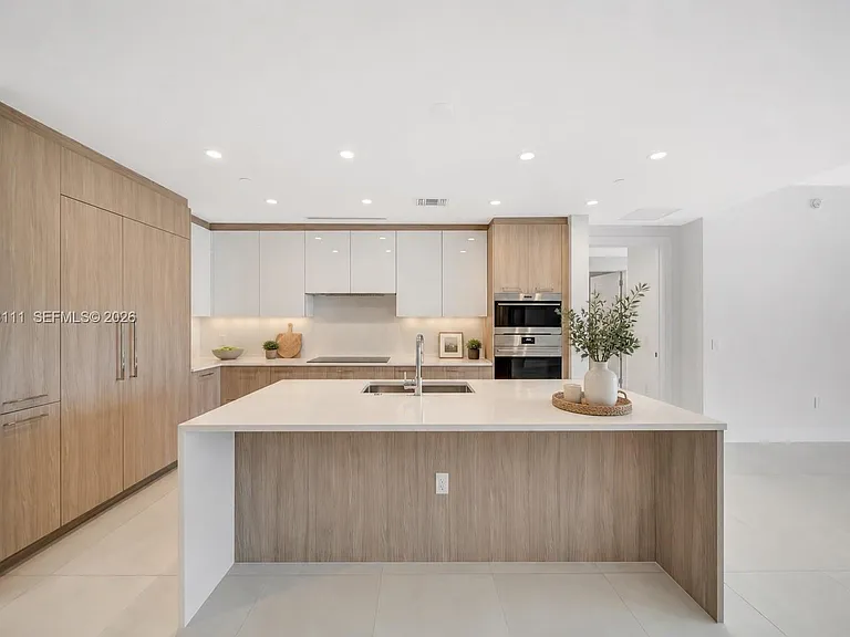 153 N Seabreeze Blvd #801 — Photo 2