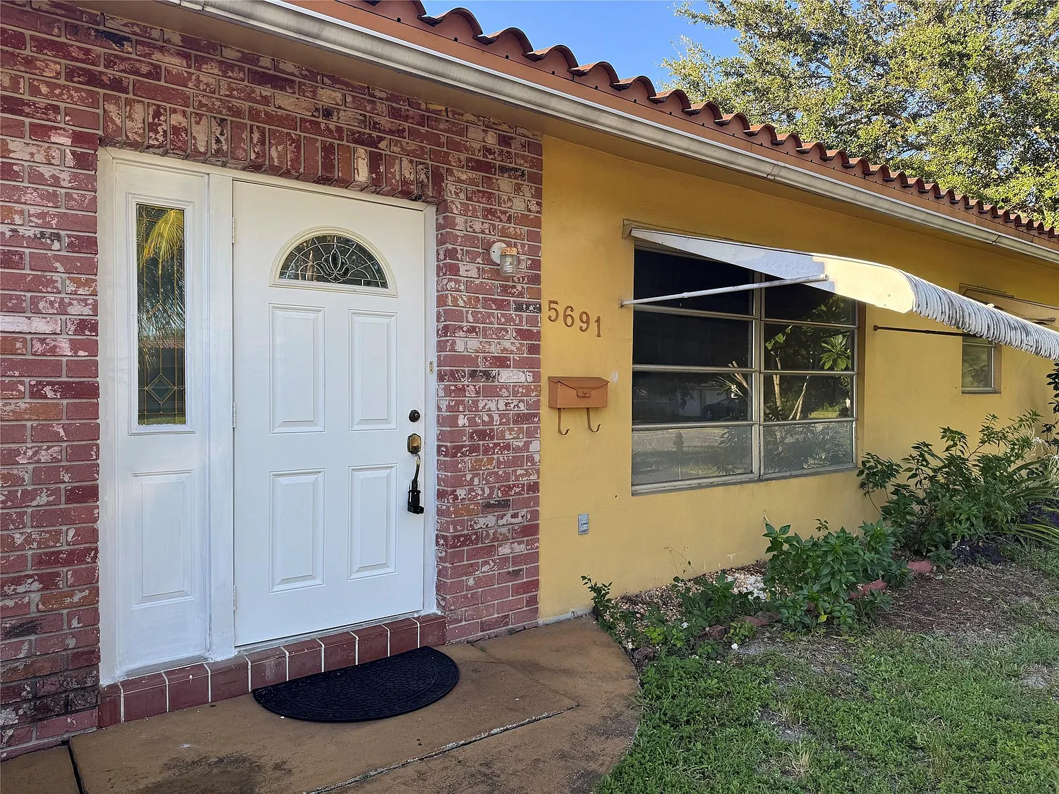 4 bed, 2.0 bath, 1522 sqft, $3,700 — Photo 1