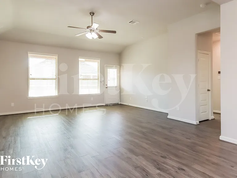 4820 La Piedra Ln — Photo 3