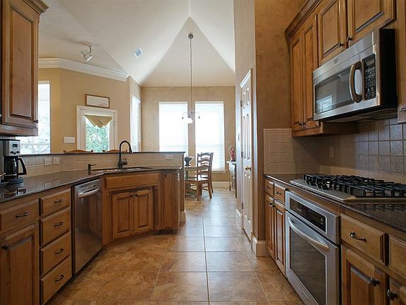 5th image of 703 Briana Ct
