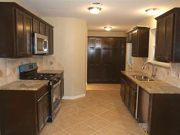 4th image of 101 W Chico Dr
