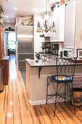 4th image of 134 Eldridge St APT 1