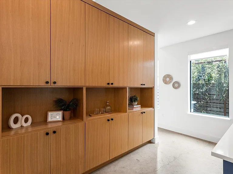 301 Woodward St #B — Photo 12