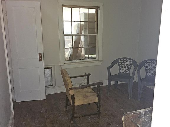 5th image of 1313 W Main St