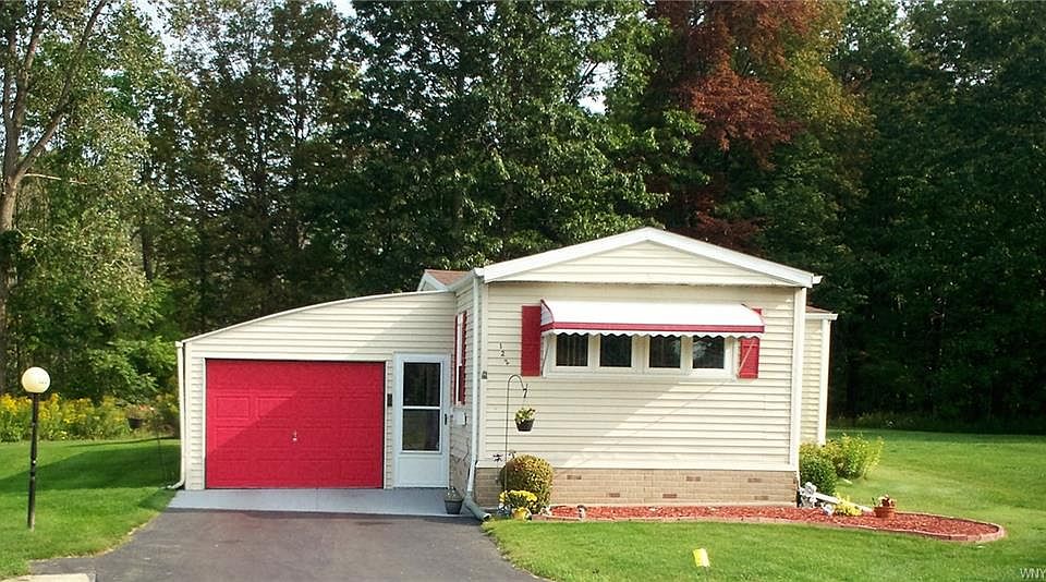 1st image of 122 Burgundy Cir