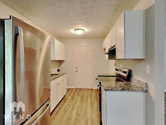 4th image of 1190 Evelyn Dr