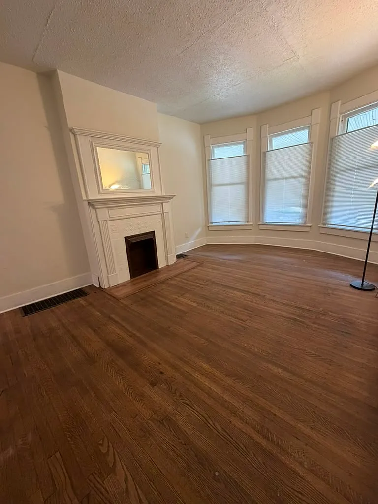 1 bed, 700 sqft, $1,350 — Photo 3