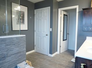 1885 Clarendon Ln, Aurora, IL 60504