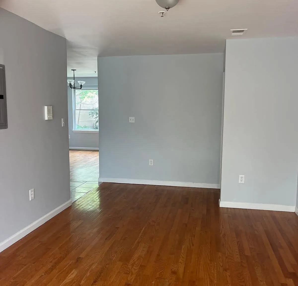 3 bed, $2,700 — Photo 2
