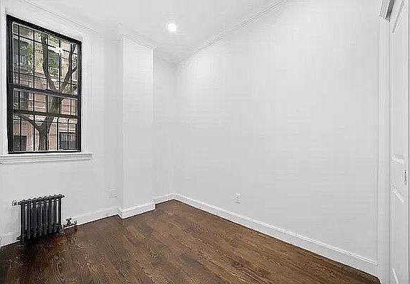 3rd image of 307 Mott St APT 1B