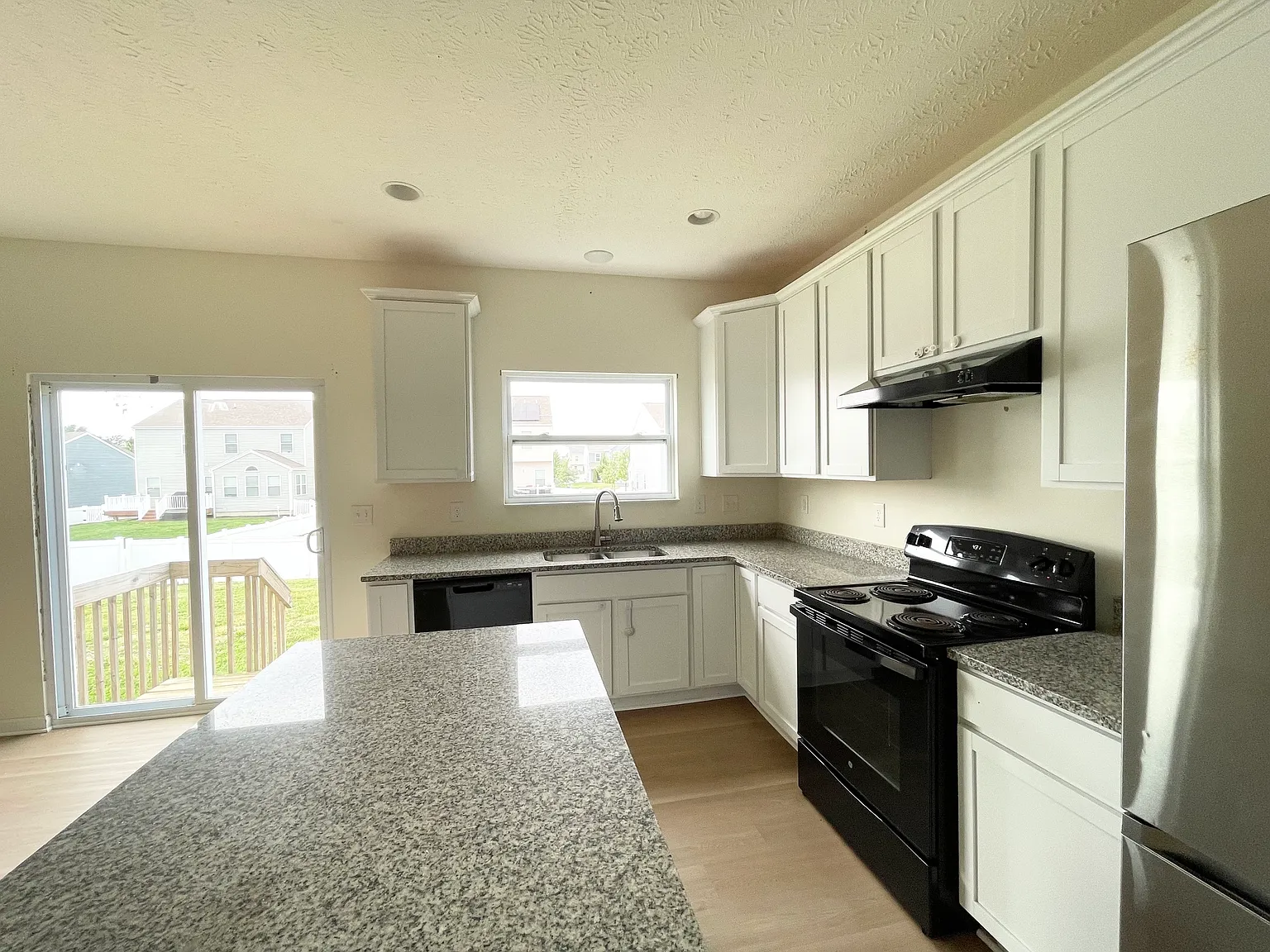 4 bed, 2.5 bath, 2035 sqft, $2,549 — Photo 3