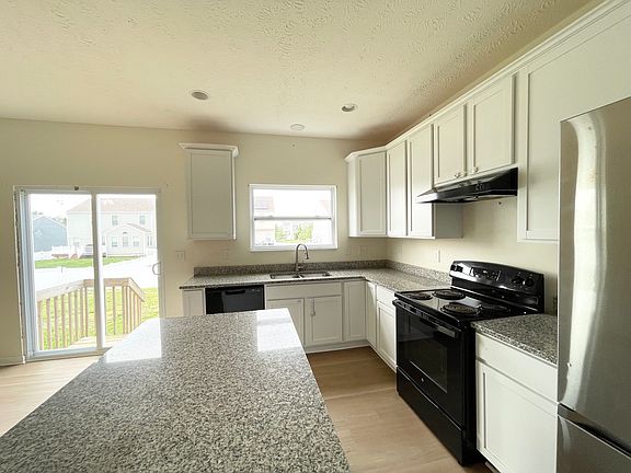 3rd image of 688 Keystone Way
