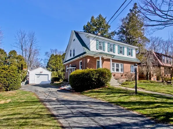 16 Elmwood Ave, Longmeadow, MA 01106