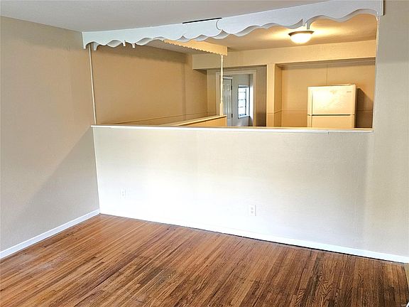 3rd image of 10409 Renfrew Dr