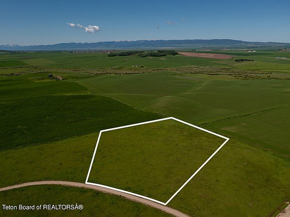 4th image of 2921 Pheasant Dr