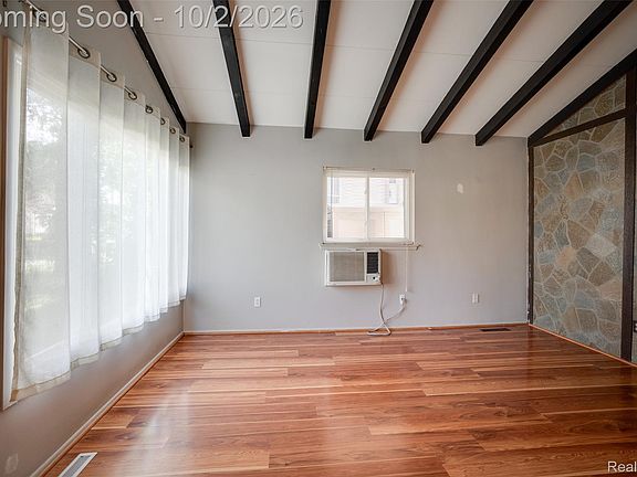 5th image of 3245 Kenwood St
