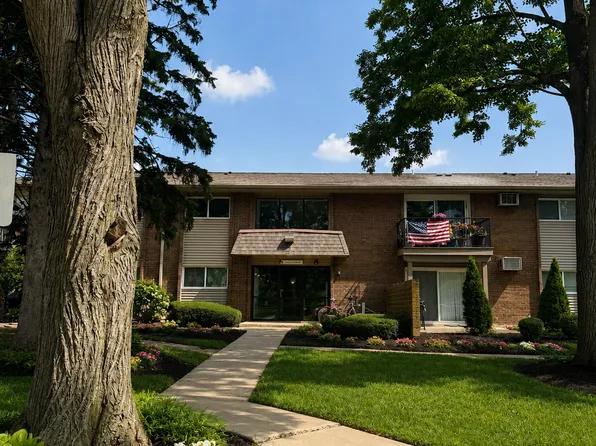 2300 Old Tavern Rd APT 205, Lisle, IL 60532