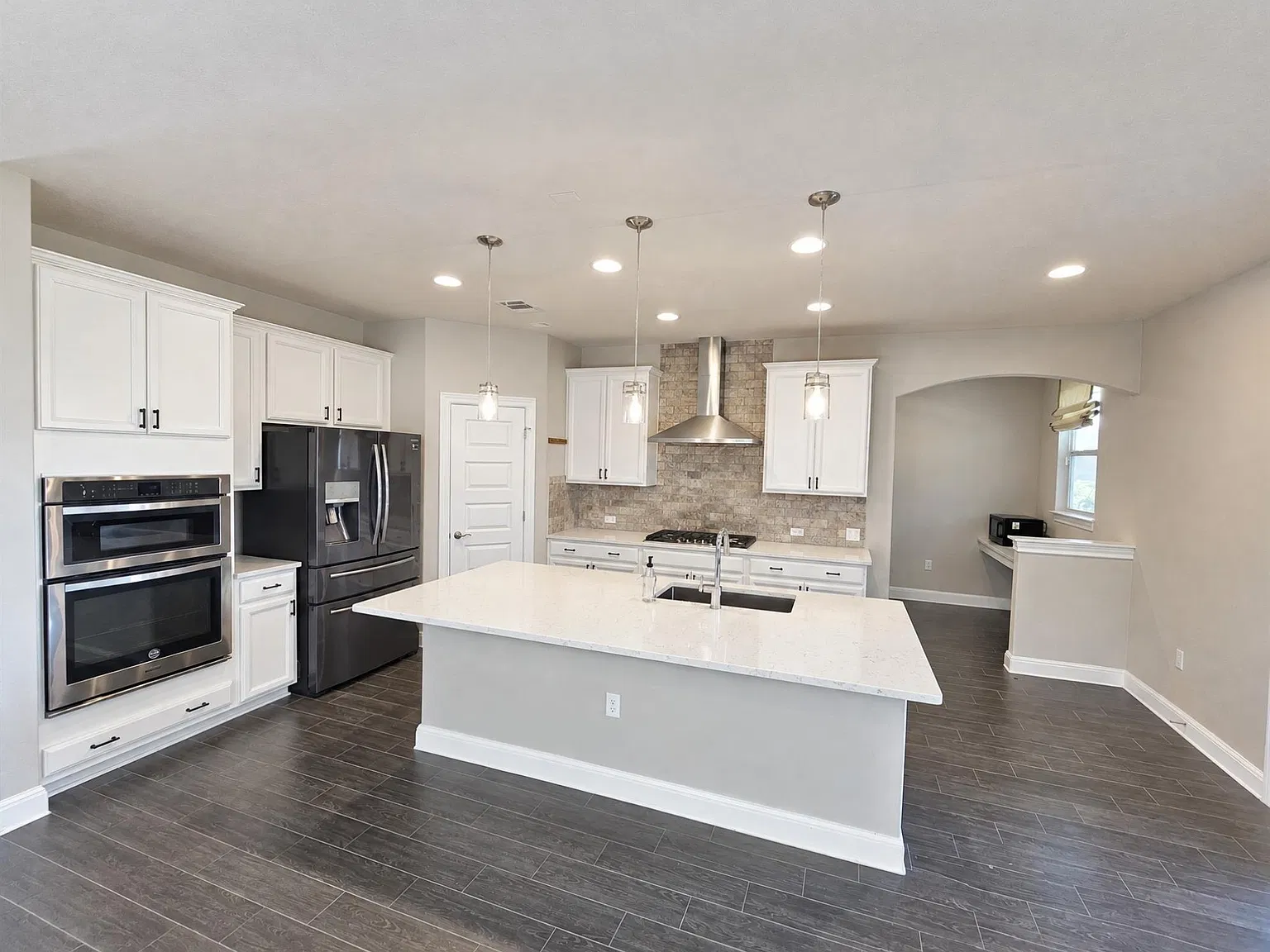 4 bed, 3.0 bath, 2521 sqft, $2,800 — Photo 4