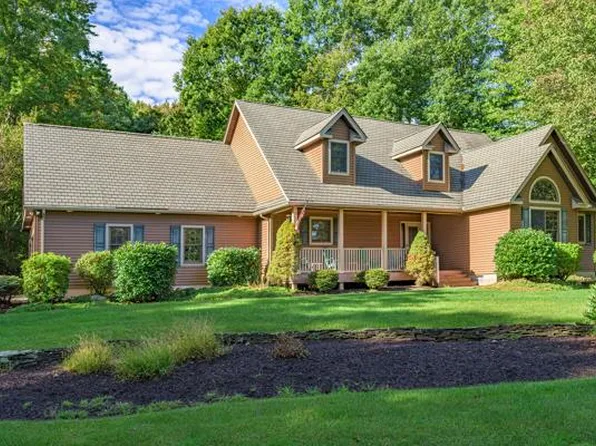 215 Piney Woods Dr, Jim Thorpe, PA 18229