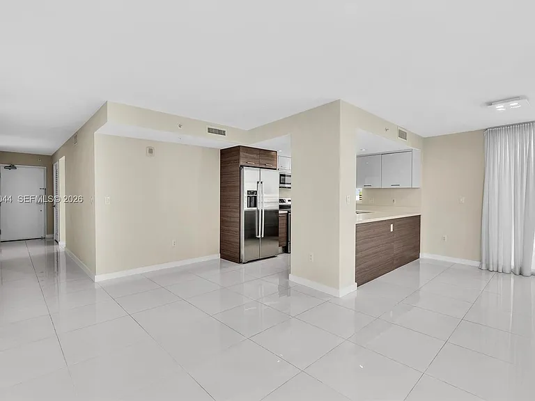 9901 E Bay Harbor Dr #803 — Photo 3