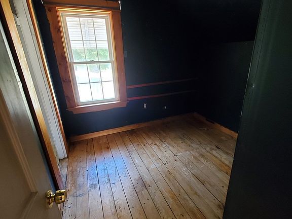 5th image of 76 Aspen St