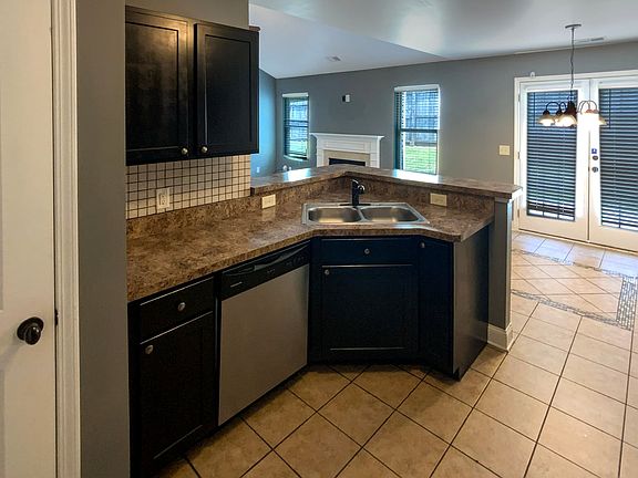 5th image of 38 Frost Ln #C