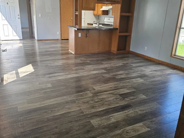641 W Walnut St Trailer 24, Oglesby, IL 61348