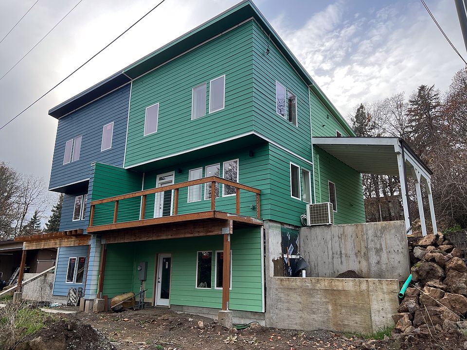 1st image of 233 NW Byrkett Pl