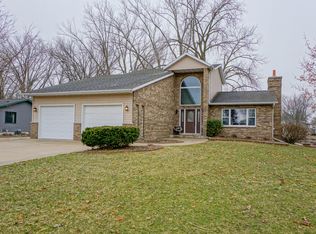 W1718 Circle Dr, Sullivan, WI 53178