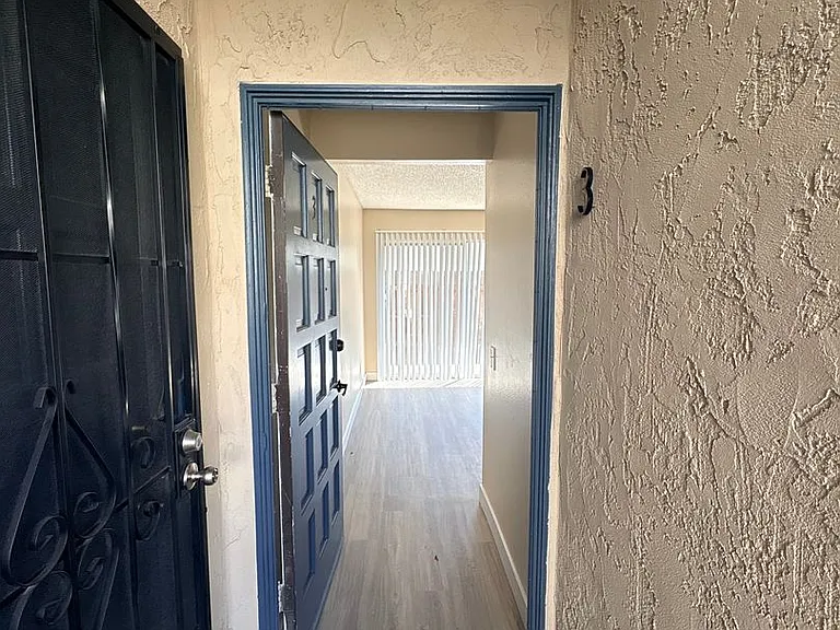 1626 N Santa Fe Ave — Photo 10