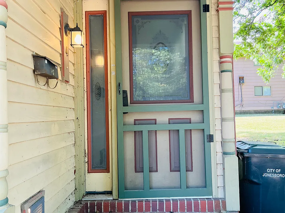 1225 S Main St #4