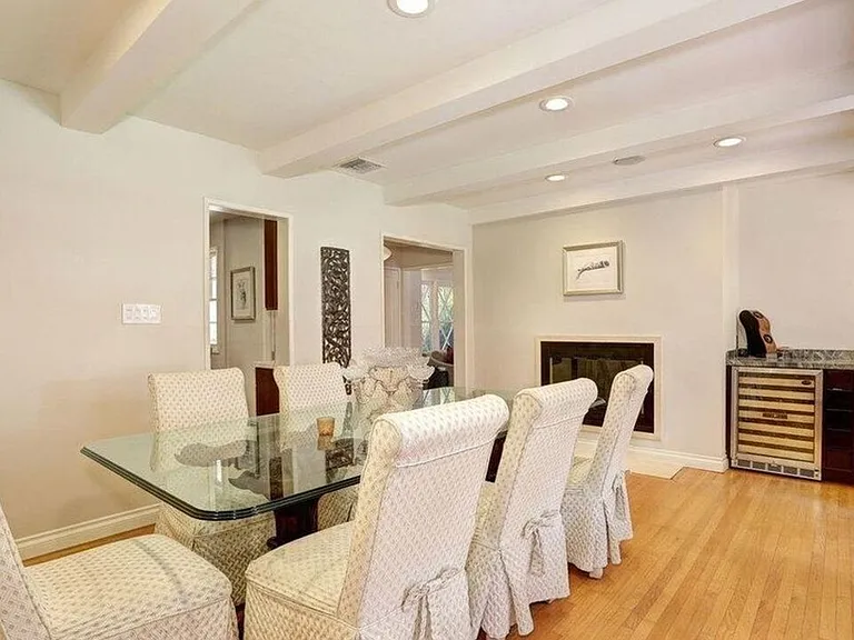 3076 Earlmar Dr — Photo 10