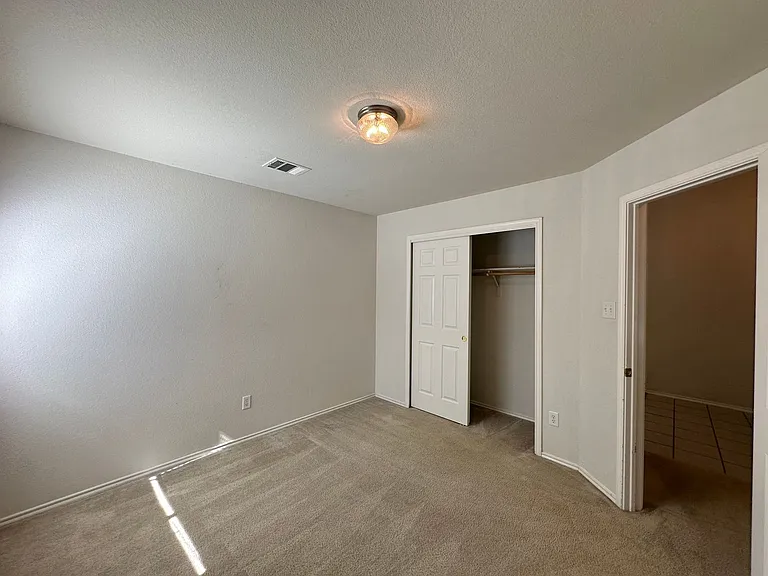 4700 Sydney Harbour Ct — Photo 34