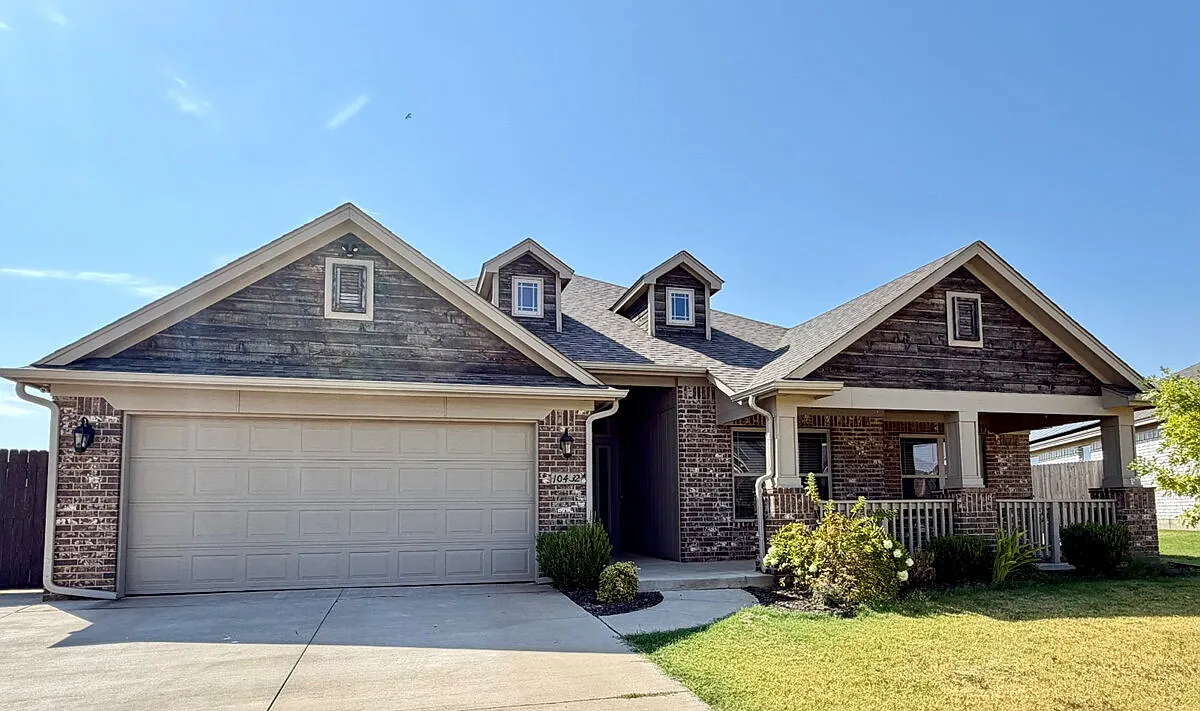 4 bed, 2.0 bath, 2150 sqft, $2,295 — Photo 1