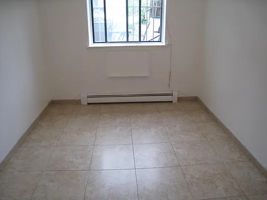 Rented by Alexiou Realty | media 2