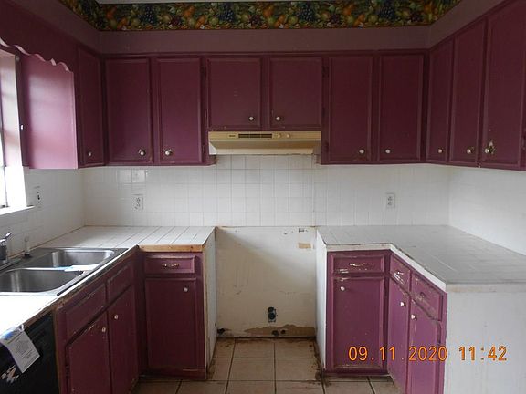 3rd image of 459 Goldfinch Dr