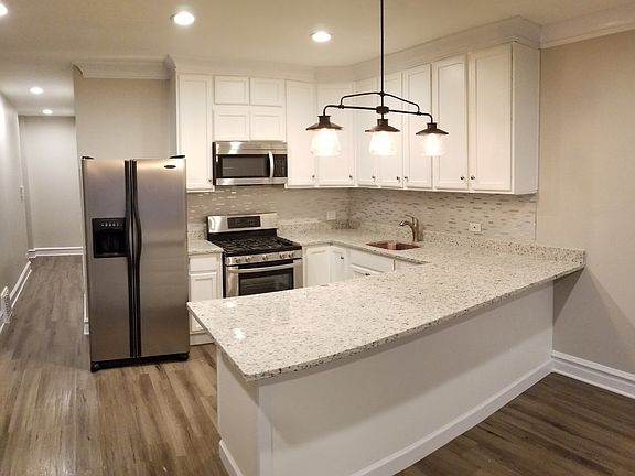 4th image of 5509 N Christiana Ave #1