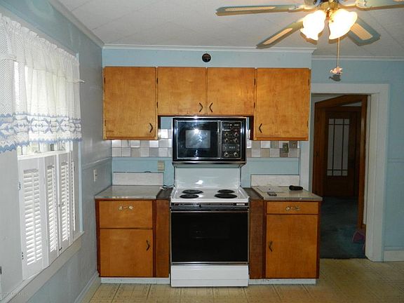 2nd image of 402 Parker St