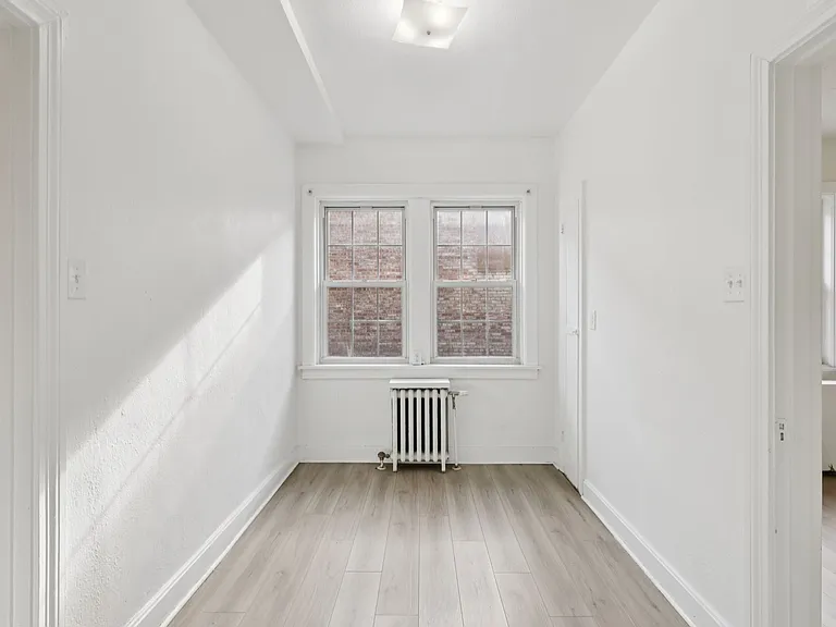 Bayard Manor Apartments — Photo 12