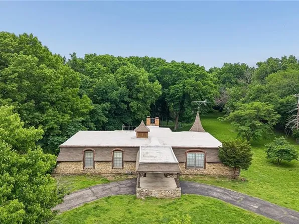 24356 W 55th St, Shawnee, KS 66226