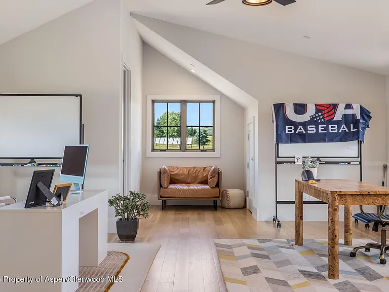 577 Fox Run Dr — Photo 33