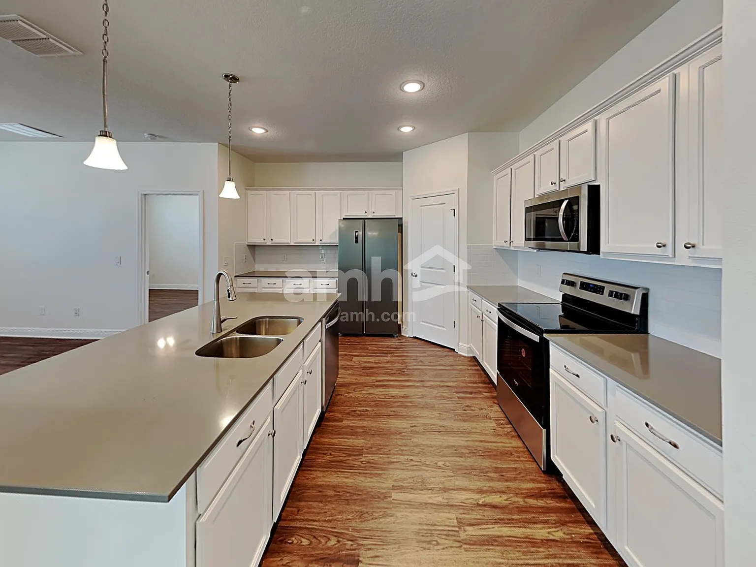 3 bed, 2.0 bath, 1700 sqft, $2,415 — Photo 3