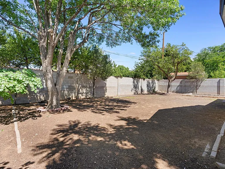 10217 Santa Paula Ave NE — Photo 32