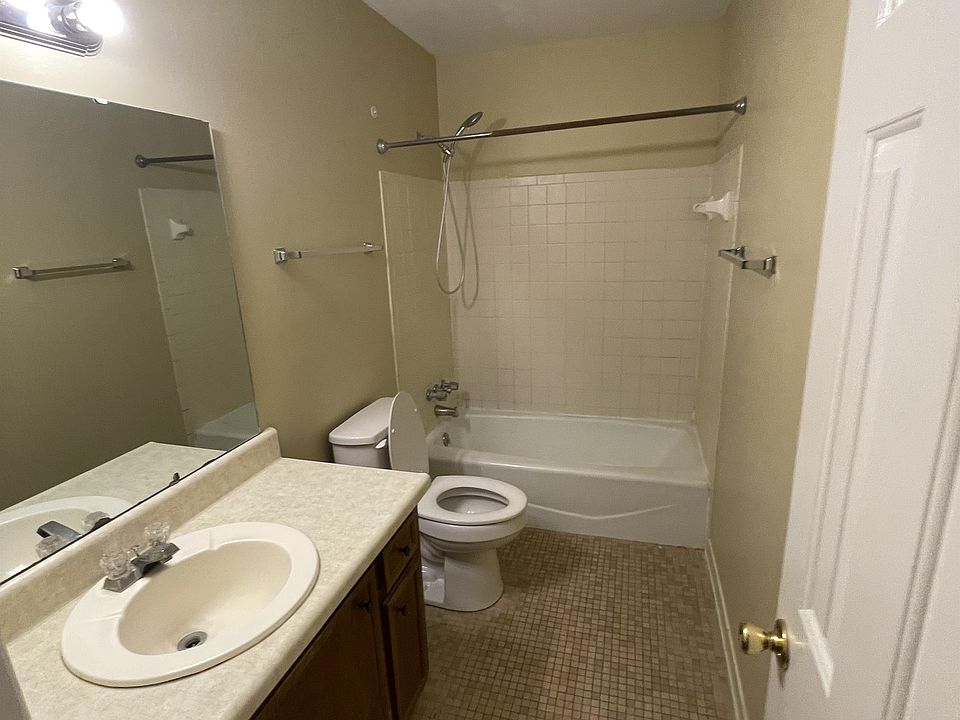 2nd image of 217 Sylvan Rd #A