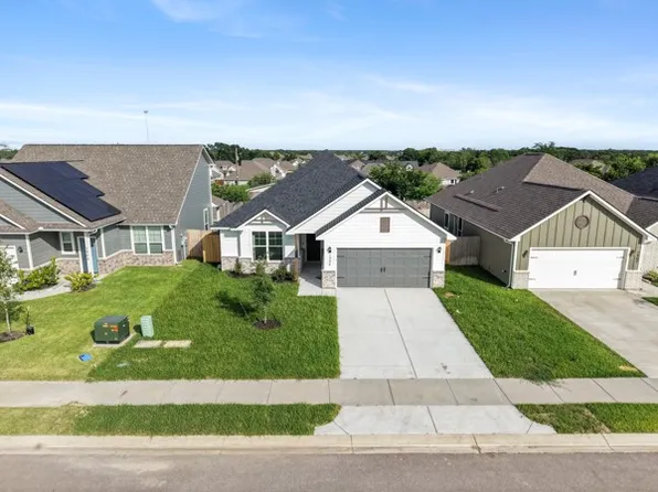 1904 Stubbs Dr, Bryan, TX 77807