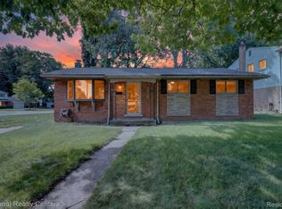 32405 Lyndon St, Livonia, MI 48154