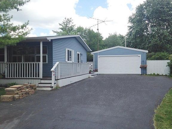 3rd image of 25167 W Lincoln Dr