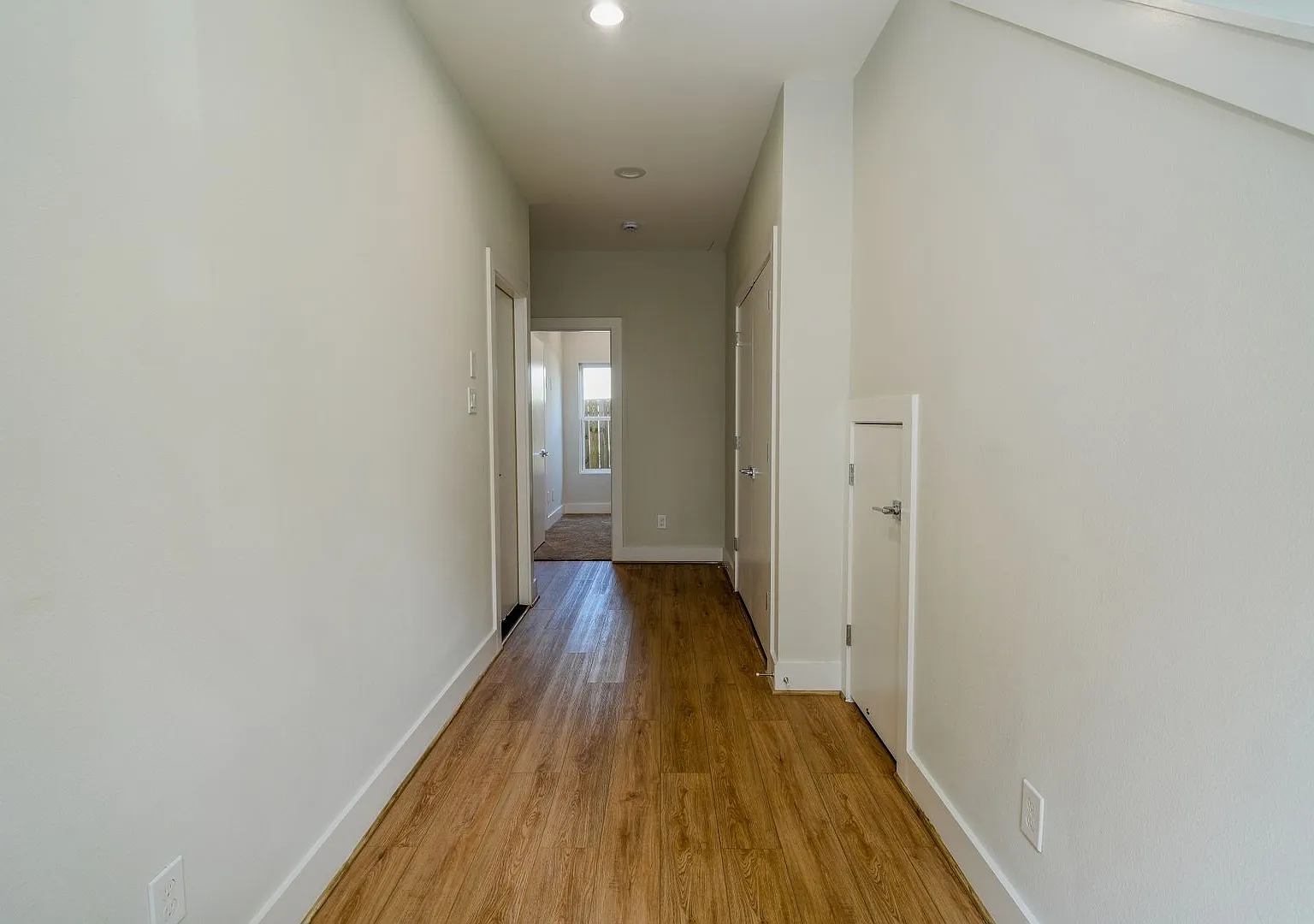 Modern Comfort in a Prime Location — Photo 4